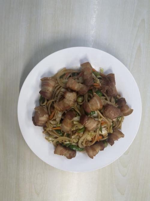 Pork Chow Mein / ポークチョウミン